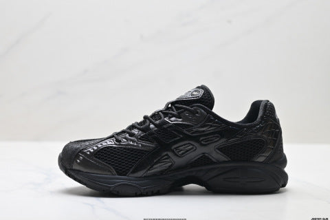 Asics GEL-Nimbus 10.1 Sneakers: Trendy, durable, low-top casual running shoes with patchwork design.