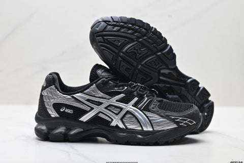 Asics GEL-Nimbus 10.1 Sneakers: Trendy, durable, low-top casual running shoes with patchwork design.