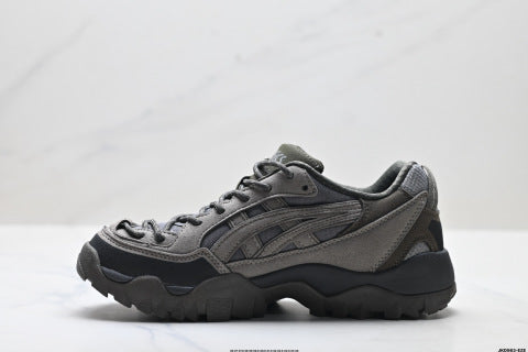 Asics Gel-Pickax athletic shoes, suitable for hiking and trekking, featuring shock absorption, slip resistance, durability, and lightweight design; ideal for outdoor performance.