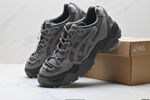 Asics Gel-Pickax athletic shoes, suitable for hiking and trekking, featuring shock absorption, slip resistance, durability, and lightweight design; ideal for outdoor performance.