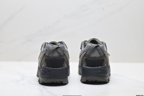 Asics Gel-Pickax athletic shoes, suitable for hiking and trekking, featuring shock absorption, slip resistance, durability, and lightweight design; ideal for outdoor performance.