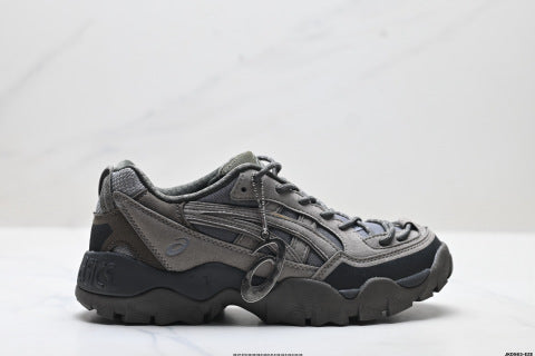 Asics Gel-Pickax athletic shoes, suitable for hiking and trekking, featuring shock absorption, slip resistance, durability, and lightweight design; ideal for outdoor performance.