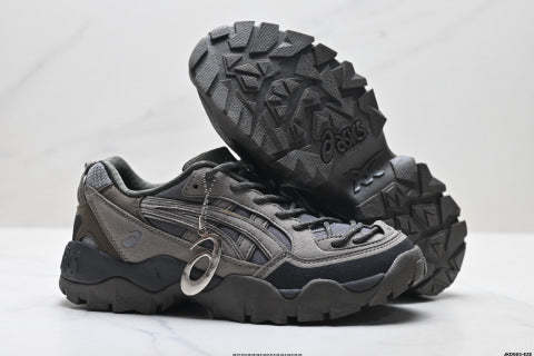 Asics Gel-Pickax athletic shoes, suitable for hiking and trekking, featuring shock absorption, slip resistance, durability, and lightweight design; ideal for outdoor performance.