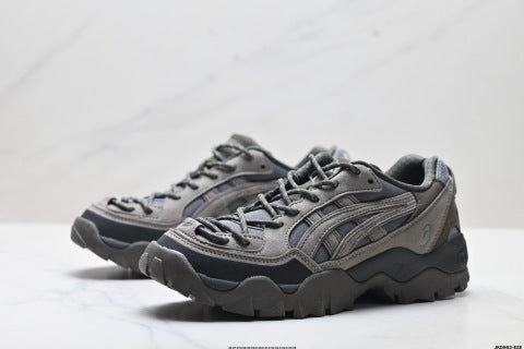 Asics Gel-Pickax athletic shoes, suitable for hiking and trekking, featuring shock absorption, slip resistance, durability, and lightweight design; ideal for outdoor performance.