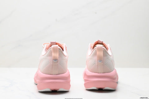 Asics NOVABLAST 5 LE Running Shoes: Low-top, lightweight, breathable, cushioned casual athletic shoes.