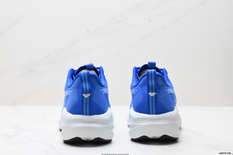 Asics NOVABLAST 5 LE Sneakers: Low-top, lightweight, breathable, cushioned casual running shoes.