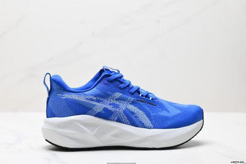 Asics NOVABLAST 5 LE Sneakers: Low-top, lightweight, breathable, cushioned casual running shoes.
