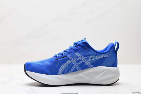 Asics NOVABLAST 5 LE Sneakers: Low-top, lightweight, breathable, cushioned casual running shoes.