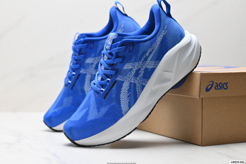 Asics NOVABLAST 5 LE Sneakers: Low-top, lightweight, breathable, cushioned casual running shoes.