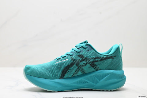 Asics NOVABLAST 5 LE Sneakers: Low-top, lightweight, breathable, cushioned casual running shoes.