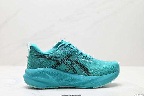 Asics NOVABLAST 5 LE Sneakers: Low-top, lightweight, breathable, cushioned casual running shoes.