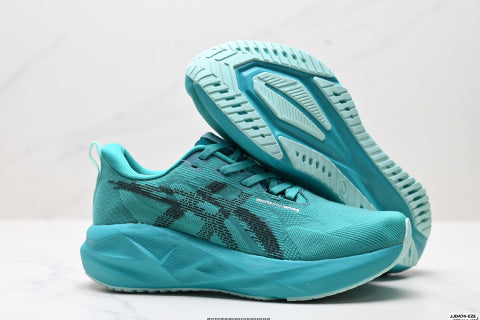Asics NOVABLAST 5 LE Sneakers: Low-top, lightweight, breathable, cushioned casual running shoes.