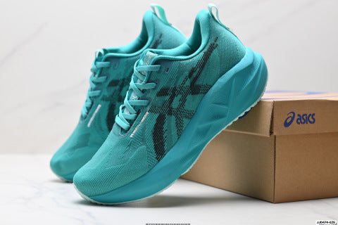 Asics NOVABLAST 5 LE Sneakers: Low-top, lightweight, breathable, cushioned casual running shoes.