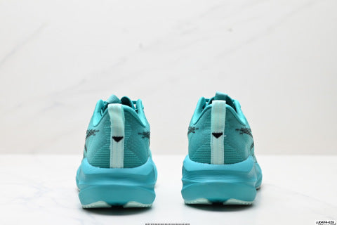 Asics NOVABLAST 5 LE Sneakers: Low-top, lightweight, breathable, cushioned casual running shoes.