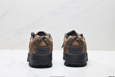Asics Gel-Pickax athletic shoes, suitable for outdoor hiking and trekking, offering shock absorption for men and women.