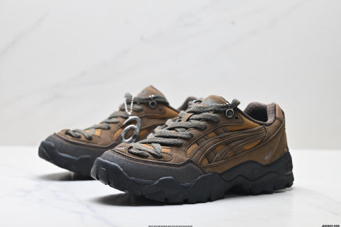 Asics Gel-Pickax athletic shoes, suitable for outdoor hiking and trekking, offering shock absorption for men and women.