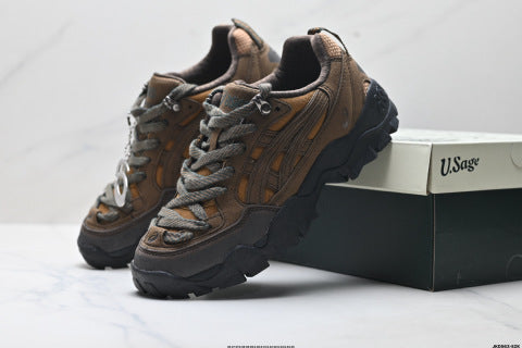 Asics Gel-Pickax athletic shoes, suitable for outdoor hiking and trekking, offering shock absorption for men and women.