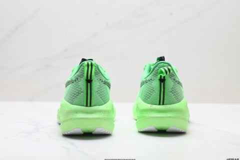 Asics NOVABLAST 5 LE Sneakers: Low-top, lightweight, breathable, cushioned, suitable for casual running and walking.