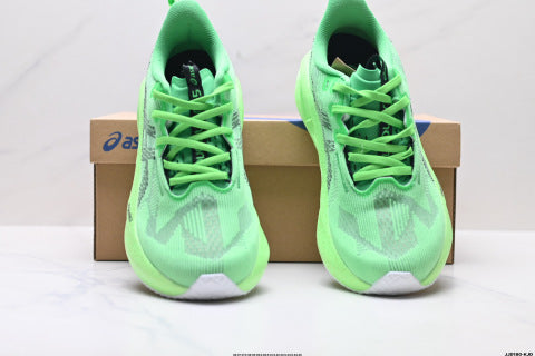 Asics NOVABLAST 5 LE Sneakers: Low-top, lightweight, breathable, cushioned, suitable for casual running and walking.