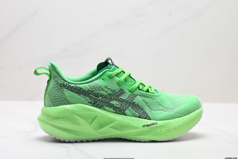 Asics NOVABLAST 5 LE Sneakers: Low-top, lightweight, breathable, cushioned, suitable for casual running and walking.