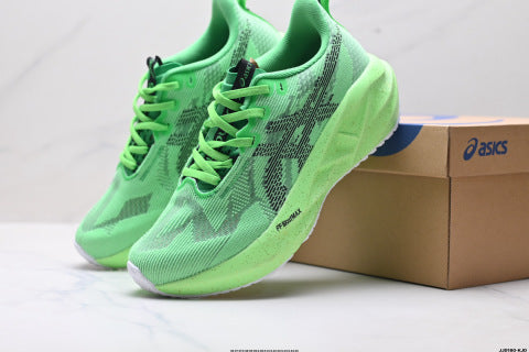 Asics NOVABLAST 5 LE Sneakers: Low-top, lightweight, breathable, cushioned, suitable for casual running and walking.